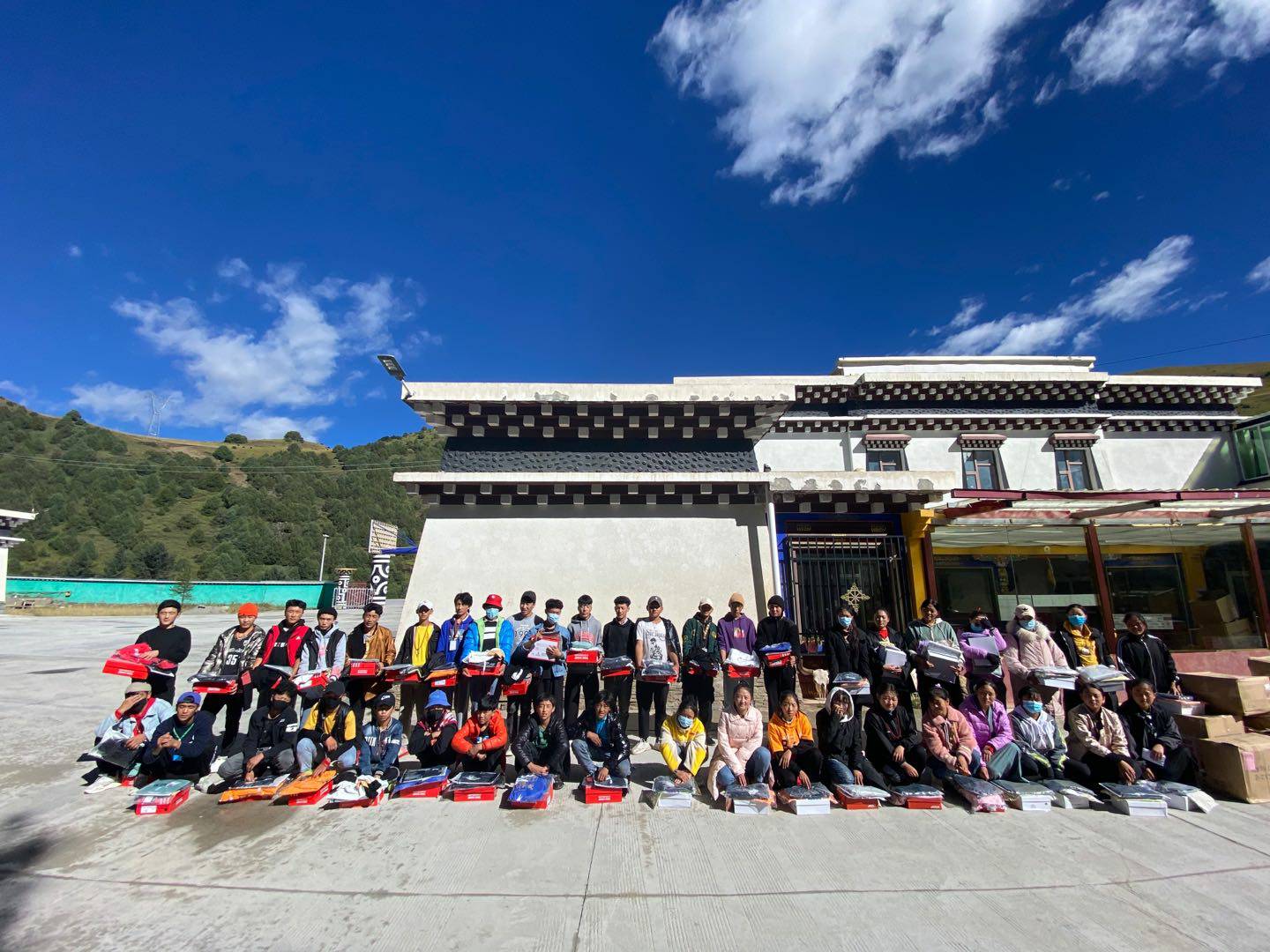 欧宝·官方端网站在线-欧宝(中国)公益回顾丨家国同欢月同圆 温暖满载甘孜州(图8)